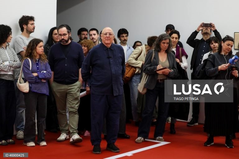 Visita de imprensa às exposições "Personagens e Intérpretes" na Culturgest em Lisboa, 9 de abril de 2026. As exposições comemoram os 50 anos de atividade como artista plástico e os 30 anos da vertente particular da obra de João Penalva. TIAGO PETINGA/LUSA