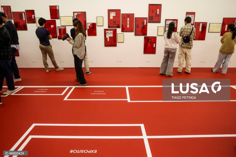 Visita de imprensa às exposições "Persongens e Intérpretes" na Culturgest em Lisboa, 9 de abril de 2026. As exposições comemoram os 50 anos de atividade como artista plástico e os 30 anos da vertente particular da obra de João Penalva. TIAGO PETINGA/LUSA