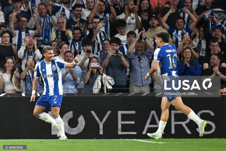 O FC Porto empatou hoje 1-1 na receção aos ingleses do Nottingham Forest, treinados pelo português Vítor Pereira, na primeira mão dos quartos de final da Liga Europa de futebol, num jogo com dois golos nos primeiros 15 minutos.