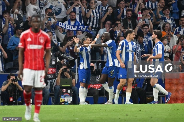 O FC Porto empatou hoje 1-1 na receção aos ingleses do Nottingham Forest, treinados pelo português Vítor Pereira, na primeira mão dos quartos de final da Liga Europa de futebol, num jogo com dois golos nos primeiros 15 minutos.