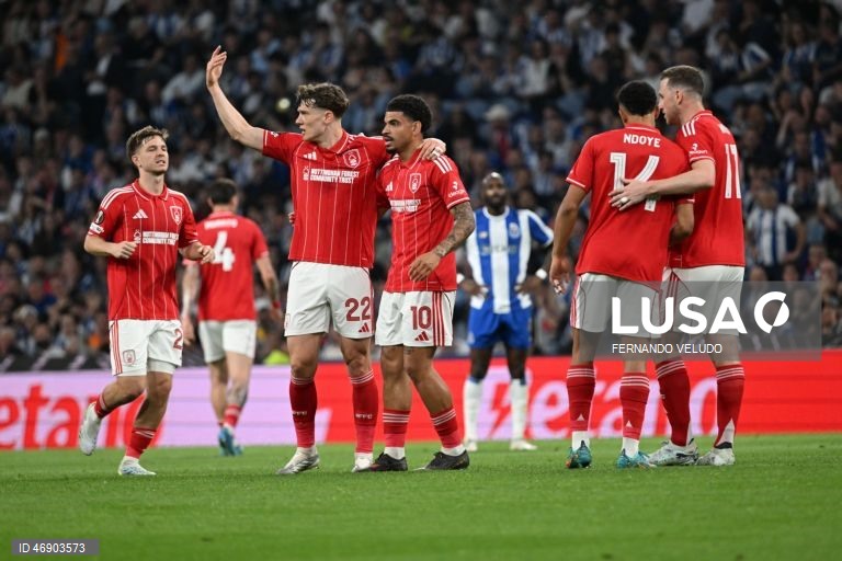 O FC Porto empatou hoje 1-1 na receção aos ingleses do Nottingham Forest, treinados pelo português Vítor Pereira, na primeira mão dos quartos de final da Liga Europa de futebol, num jogo com dois golos nos primeiros 15 minutos.