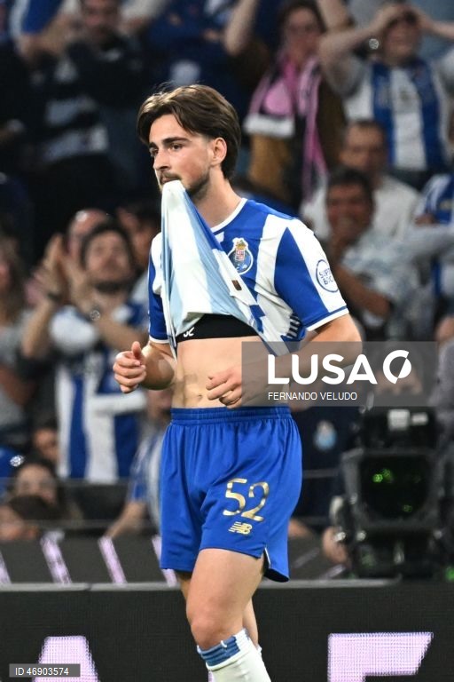 O FC Porto empatou hoje 1-1 na receção aos ingleses do Nottingham Forest, treinados pelo português Vítor Pereira, na primeira mão dos quartos de final da Liga Europa de futebol, num jogo com dois golos nos primeiros 15 minutos.