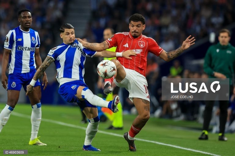 O FC Porto empatou hoje 1-1 na receção aos ingleses do Nottingham Forest, treinados pelo português Vítor Pereira, na primeira mão dos quartos de final da Liga Europa de futebol, num jogo com dois golos nos primeiros 15 minutos.