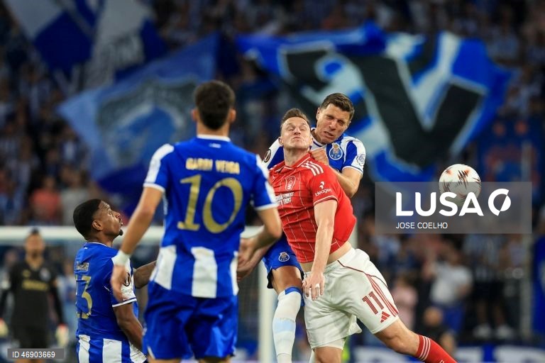 O FC Porto empatou hoje 1-1 na receção aos ingleses do Nottingham Forest, treinados pelo português Vítor Pereira, na primeira mão dos quartos de final da Liga Europa de futebol, num jogo com dois golos nos primeiros 15 minutos.