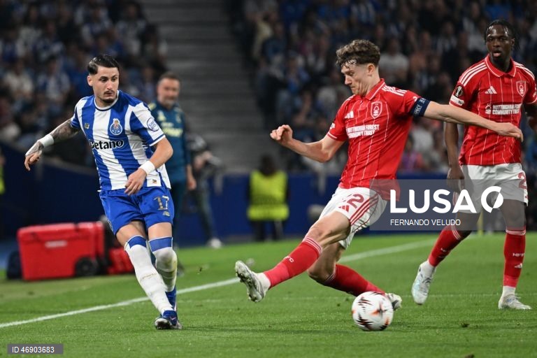 O FC Porto empatou hoje 1-1 na receção aos ingleses do Nottingham Forest, treinados pelo português Vítor Pereira, na primeira mão dos quartos de final da Liga Europa de futebol, num jogo com dois golos nos primeiros 15 minutos.