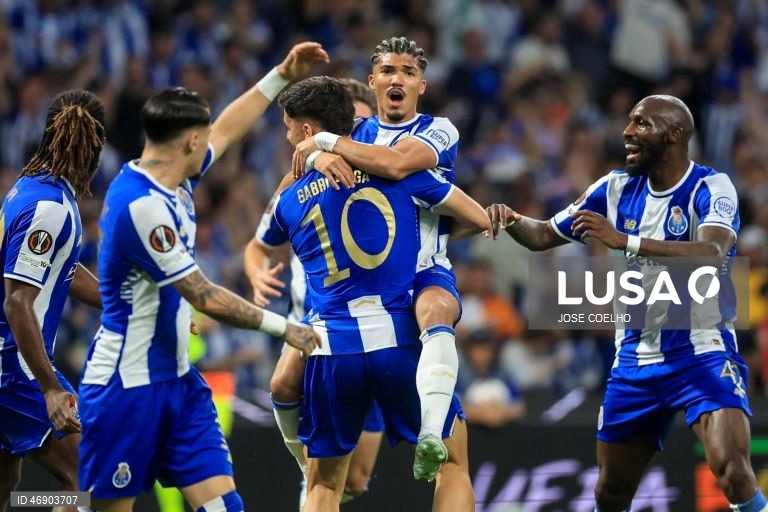 O FC Porto empatou hoje 1-1 na receção aos ingleses do Nottingham Forest, treinados pelo português Vítor Pereira, na primeira mão dos quartos de final da Liga Europa de futebol, num jogo com dois golos nos primeiros 15 minutos.