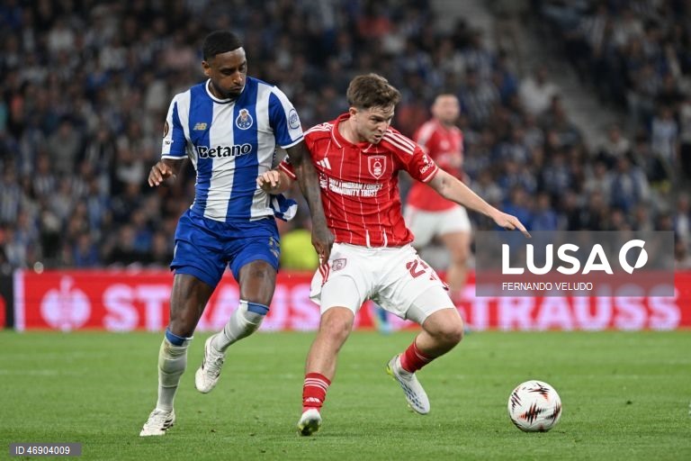O FC Porto empatou hoje 1-1 na receção aos ingleses do Nottingham Forest, treinados pelo português Vítor Pereira, na primeira mão dos quartos de final da Liga Europa de futebol, num jogo com dois golos nos primeiros 15 minutos.