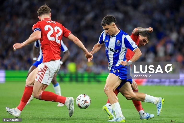 O FC Porto empatou hoje 1-1 na receção aos ingleses do Nottingham Forest, treinados pelo português Vítor Pereira, na primeira mão dos quartos de final da Liga Europa de futebol, num jogo com dois golos nos primeiros 15 minutos.