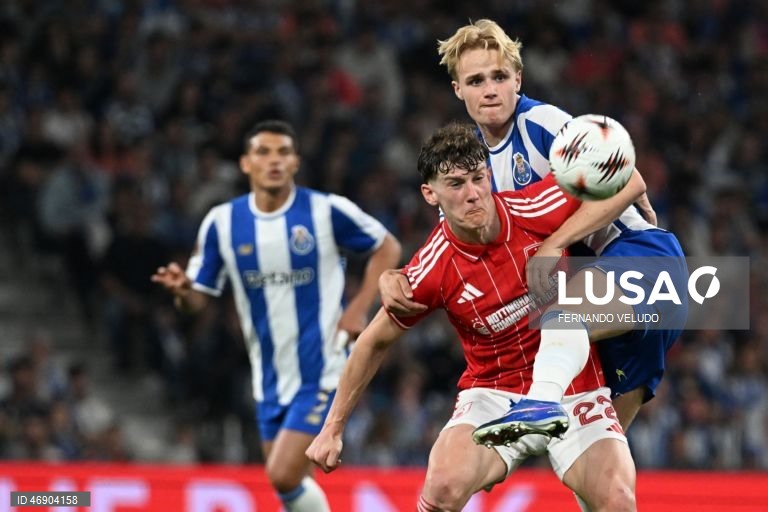 O FC Porto empatou hoje 1-1 na receção aos ingleses do Nottingham Forest, treinados pelo português Vítor Pereira, na primeira mão dos quartos de final da Liga Europa de futebol, num jogo com dois golos nos primeiros 15 minutos.