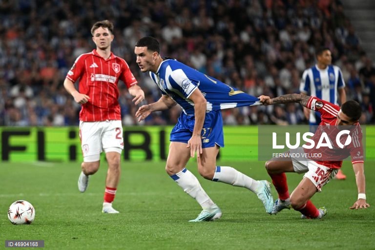 O FC Porto empatou hoje 1-1 na receção aos ingleses do Nottingham Forest, treinados pelo português Vítor Pereira, na primeira mão dos quartos de final da Liga Europa de futebol, num jogo com dois golos nos primeiros 15 minutos.