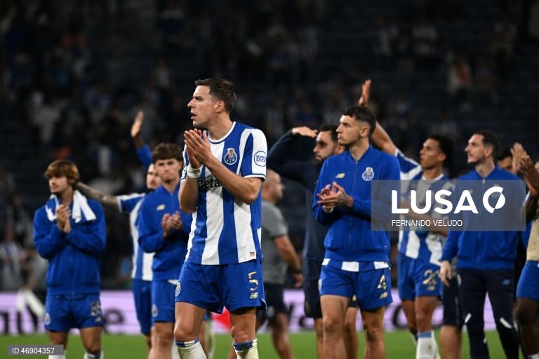 O FC Porto empatou hoje 1-1 na receção aos ingleses do Nottingham Forest, treinados pelo português Vítor Pereira, na primeira mão dos quartos de final da Liga Europa de futebol, num jogo com dois golos nos primeiros 15 minutos.