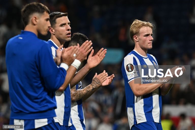 O FC Porto empatou hoje 1-1 na receção aos ingleses do Nottingham Forest, treinados pelo português Vítor Pereira, na primeira mão dos quartos de final da Liga Europa de futebol, num jogo com dois golos nos primeiros 15 minutos.