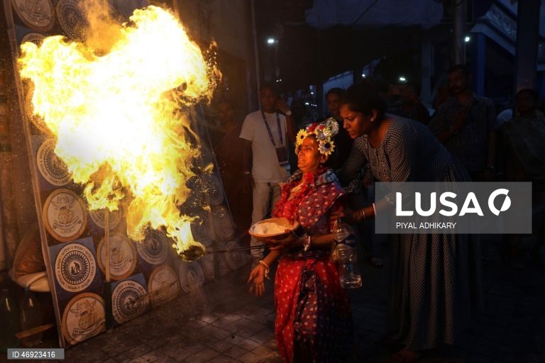 India: Festival de Gajan em Bengala Ocidental