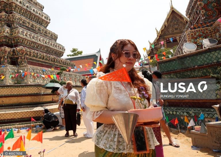 Tailândia: Celebrações do Ano Novo tailandês em Banguecoque