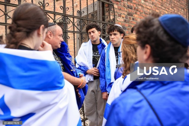 Polónia: Dia do Holocausto no antigo campo de concentração de Auschwitz