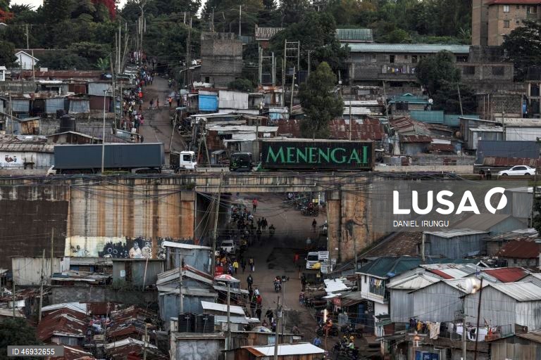 Quénia: quotidiano na favela Kibela, em Nairobi