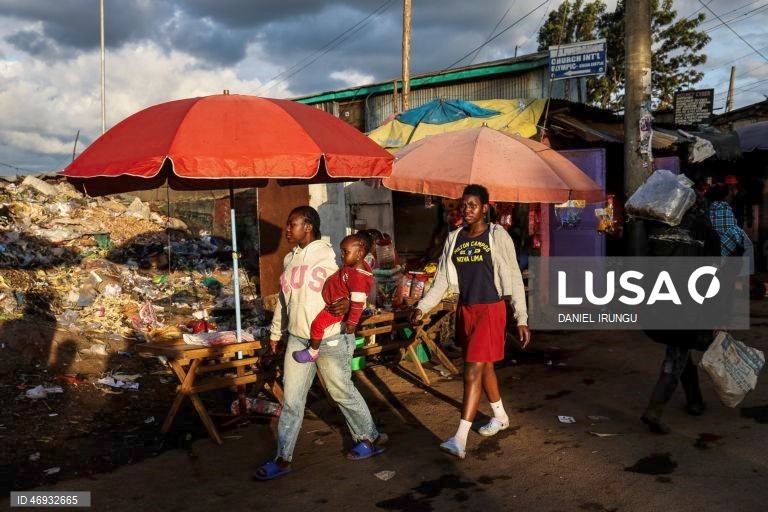 Quénia: quotidiano na favela Kibela, em Nairobi