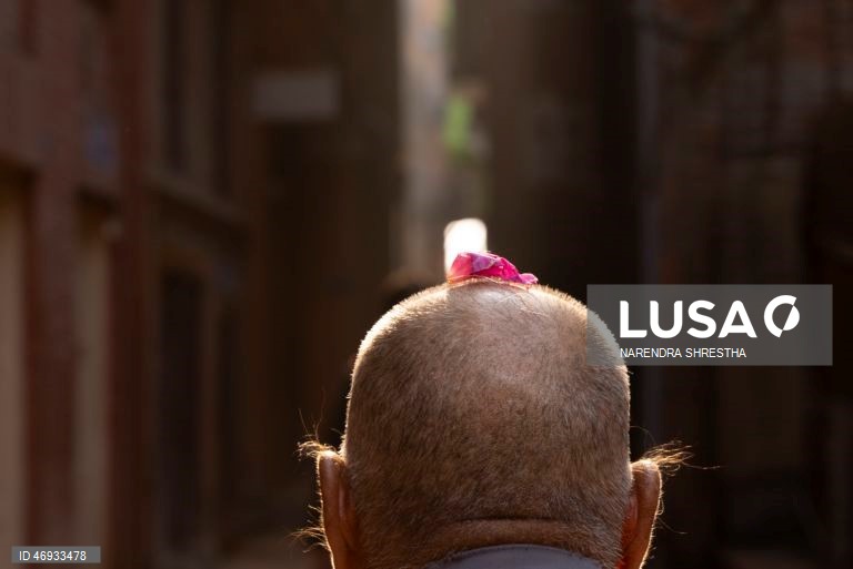 Nepaleses celebram o «Sindoor Jatra» para assinalar o Ano Novo nepalês