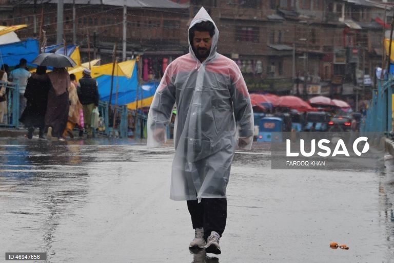 Índia: dia de chuva em Srinagar