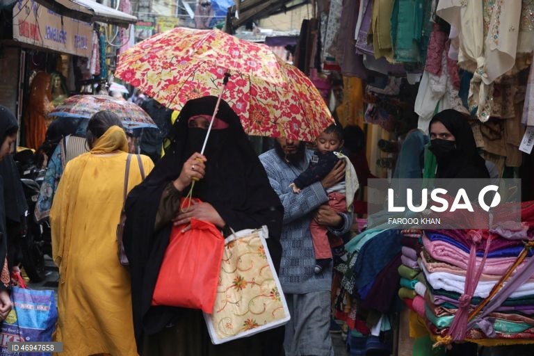 Índia: dia de chuva em Srinagar