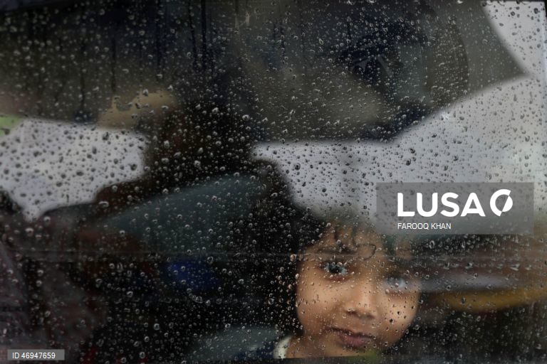 Índia: dia de chuva em Srinagar