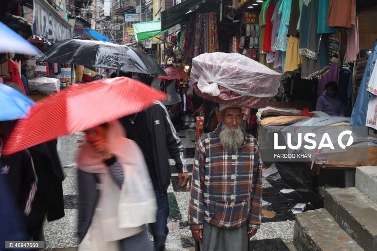 Índia: dia de chuva em Srinagar