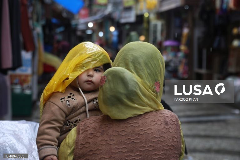 Índia: dia de chuva em Srinagar