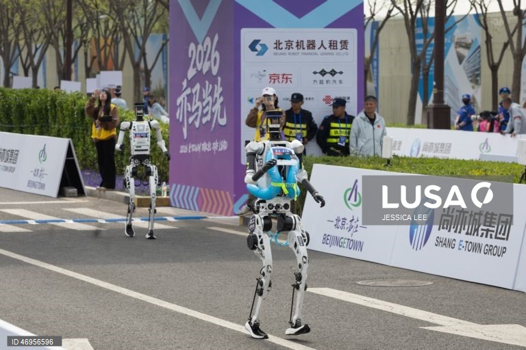 China: Meia maratona com robôs em Pequim