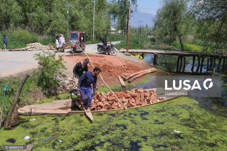 Índia: Lago Dal em Srinagar na Caxemira indiana