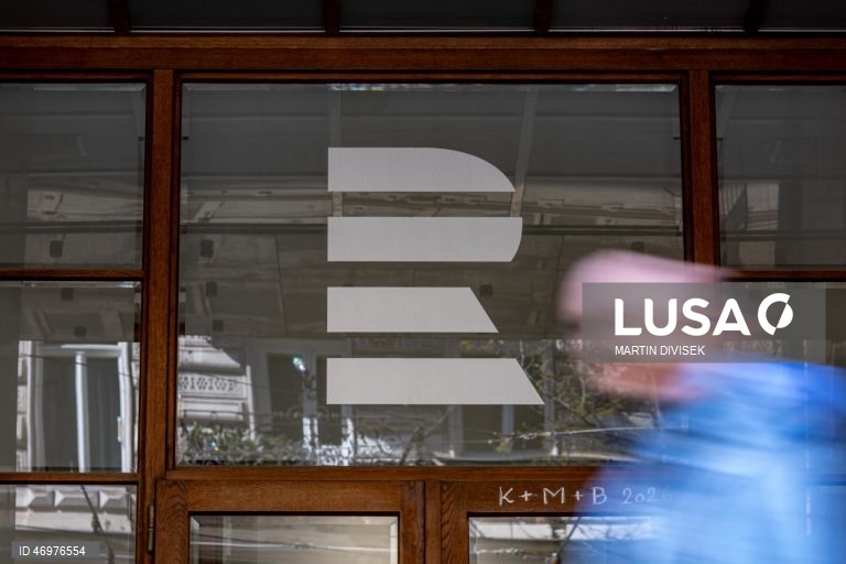 Praga: Estudantes manifestam-se em apoio às emissoras públicas.