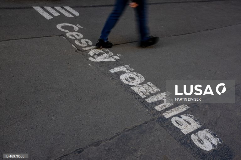Praga: Estudantes manifestam-se em apoio às emissoras públicas.