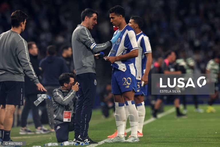 O Sporting qualificou-se hoje pela 32.ª vez para a final da Taça de Portugal em futebol, ao empatar a zero no reduto do FC Porto, em encontro da segunda mão das meias-finais.