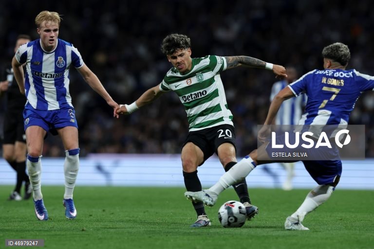 O Sporting qualificou-se hoje pela 32.ª vez para a final da Taça de Portugal em futebol, ao empatar a zero no reduto do FC Porto, em encontro da segunda mão das meias-finais.