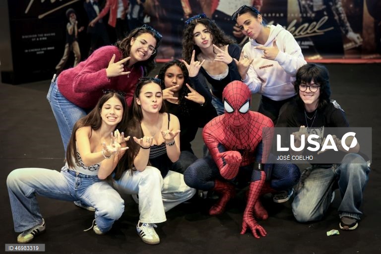 Fãs participam na 11.ª edição do Comic Con Portugal no Europarque, em Santa Maria da Feira, 23 de abril de 2026. Considerado o maior encontro de cultura pop em Portugal, reunindo num único espaço os principais universos do entretenimento: cinema, séries, gaming, banda desenhada, literatura, anime, cosplay e cultura pop. JOSÉ COELHO/LUSA