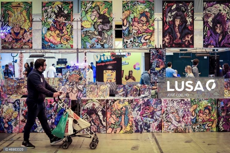 Fãs participam na 11.ª edição do Comic Con Portugal no Europarque, em Santa Maria da Feira, 23 de abril de 2026. Considerado o maior encontro de cultura pop em Portugal, reunindo num único espaço os principais universos do entretenimento: cinema, séries, gaming, banda desenhada, literatura, anime, cosplay e cultura pop. JOSÉ COELHO/LUSA