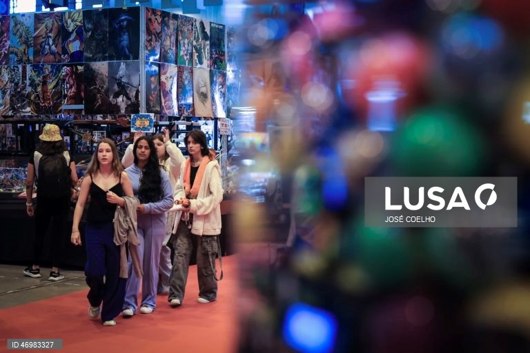 Fãs participam na 11.ª edição do Comic Con Portugal no Europarque, em Santa Maria da Feira, 23 de abril de 2026. Considerado o maior encontro de cultura pop em Portugal, reunindo num único espaço os principais universos do entretenimento: cinema, séries, gaming, banda desenhada, literatura, anime, cosplay e cultura pop. JOSÉ COELHO/LUSA