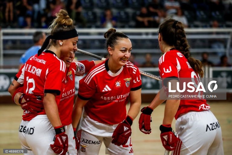 Jogadoras do Benfica festejam o golo contra o Stuart Hoquei Clube de Massamá no jogo da final da Taça de Portugal de hóquei em patins feminino disputado no Pavilhão Municipal Patrícia Sampaio, 26 abril 2026 em Tomar. PEDRO CASTANHEIRA E CUNHA/LUSA