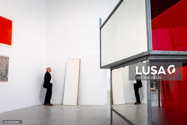 Visita de imprensa à exposição da "Reflexos, Enclaves, Desvios", de José Pedro Croft, com curadoria de Luiz Camillo Osorio, com inauguração a 29 de abril, no Museu de Arte Contemporânea, Centro Cultural de Belém, em Lisboa, 28 de abril de 2026. JOSÉ SENA GOULÃO/LUSA 