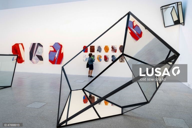 Visita de imprensa à exposição da "Reflexos, Enclaves, Desvios", de José Pedro Croft, com curadoria de Luiz Camillo Osorio, com inauguração a 29 de abril, no Museu de Arte Contemporânea, Centro Cultural de Belém, em Lisboa, 28 de abril de 2026. JOSÉ SENA GOULÃO/LUSA 