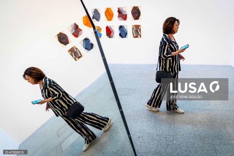 Visita de imprensa à exposição da "Reflexos, Enclaves, Desvios", de José Pedro Croft, com curadoria de Luiz Camillo Osorio, com inauguração a 29 de abril, no Museu de Arte Contemporânea, Centro Cultural de Belém, em Lisboa, 28 de abril de 2026. JOSÉ SENA GOULÃO/LUSA 