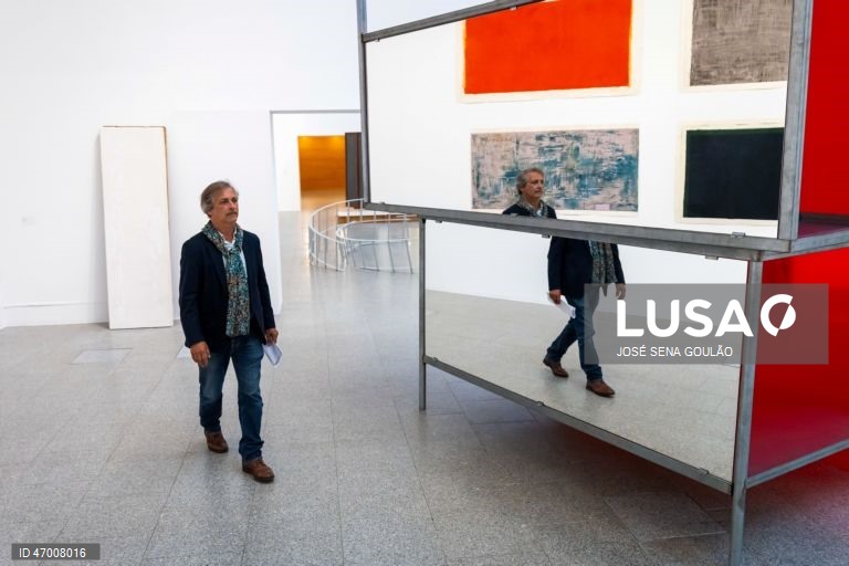 Visita de imprensa à exposição da "Reflexos, Enclaves, Desvios", de José Pedro Croft, com curadoria de Luiz Camillo Osorio, com inauguração a 29 de abril, no Museu de Arte Contemporânea, Centro Cultural de Belém, em Lisboa, 28 de abril de 2026. JOSÉ SENA GOULÃO/LUSA 