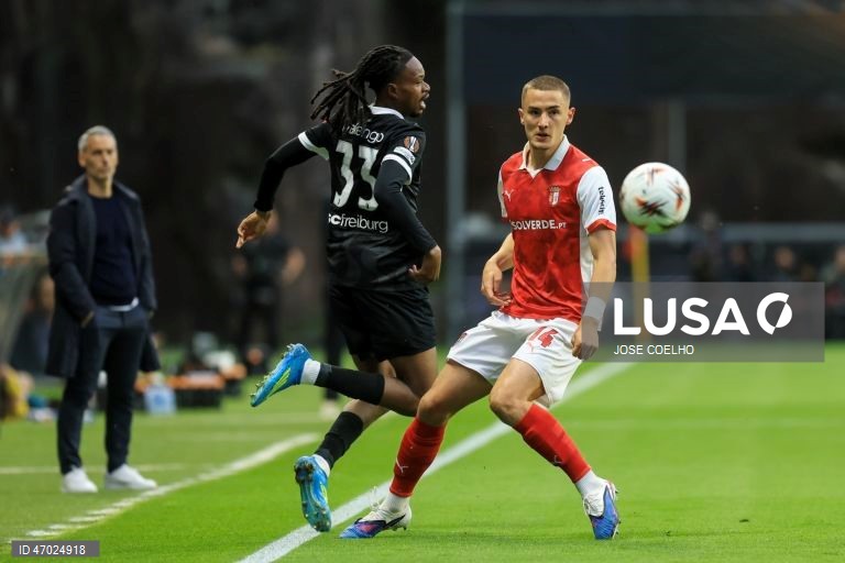 Um golo de Mario Dorgeles aos 90+2 minutos permitiu hoje ao Sporting de Braga adiantar-se ao Friburgo na corrida à final da Liga Europa de futebol, garantindo um triunfo em casa por 2-1, na primeira mão das meias-finais.