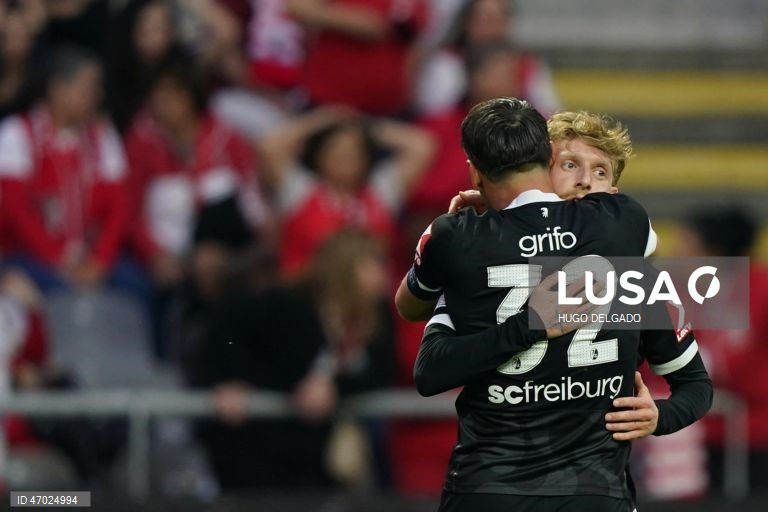 Um golo de Mario Dorgeles aos 90+2 minutos permitiu hoje ao Sporting de Braga adiantar-se ao Friburgo na corrida à final da Liga Europa de futebol, garantindo um triunfo em casa por 2-1, na primeira mão das meias-finais.