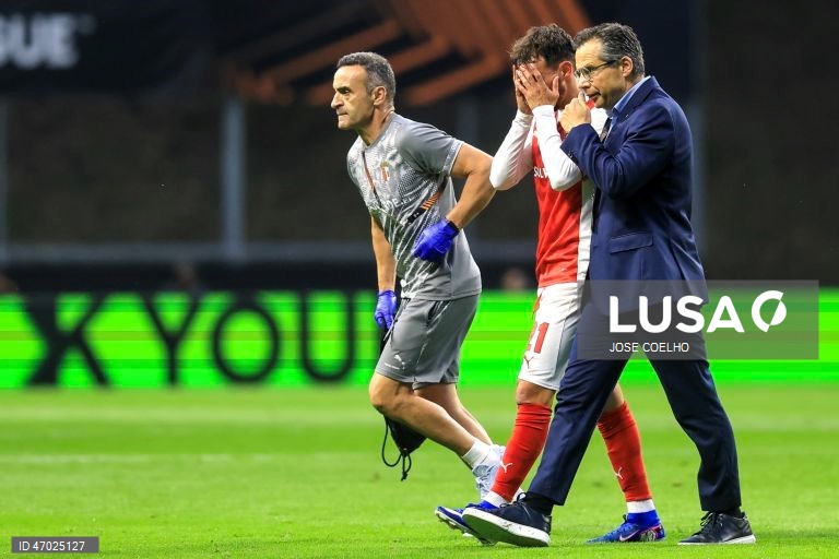 Um golo de Mario Dorgeles aos 90+2 minutos permitiu hoje ao Sporting de Braga adiantar-se ao Friburgo na corrida à final da Liga Europa de futebol, garantindo um triunfo em casa por 2-1, na primeira mão das meias-finais.