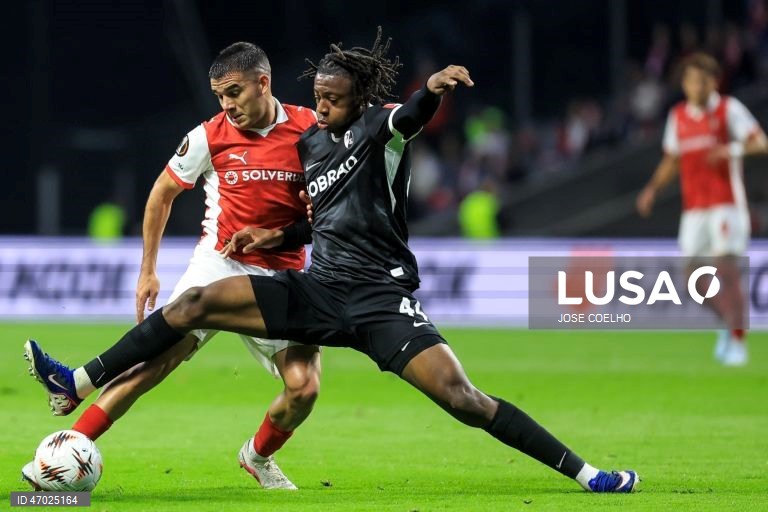 Um golo de Mario Dorgeles aos 90+2 minutos permitiu hoje ao Sporting de Braga adiantar-se ao Friburgo na corrida à final da Liga Europa de futebol, garantindo um triunfo em casa por 2-1, na primeira mão das meias-finais.