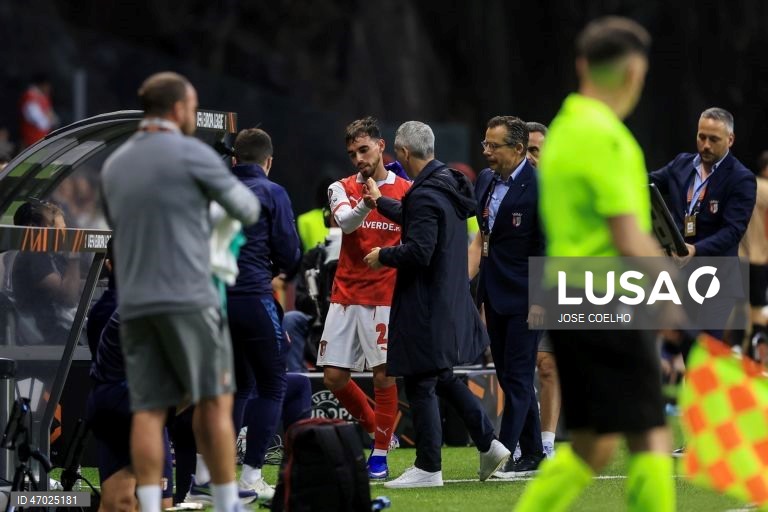 Um golo de Mario Dorgeles aos 90+2 minutos permitiu hoje ao Sporting de Braga adiantar-se ao Friburgo na corrida à final da Liga Europa de futebol, garantindo um triunfo em casa por 2-1, na primeira mão das meias-finais.