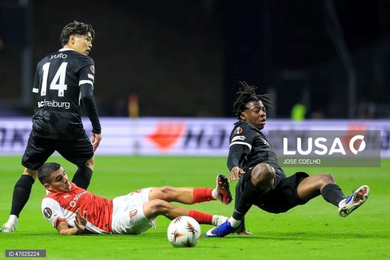 Um golo de Mario Dorgeles aos 90+2 minutos permitiu hoje ao Sporting de Braga adiantar-se ao Friburgo na corrida à final da Liga Europa de futebol, garantindo um triunfo em casa por 2-1, na primeira mão das meias-finais.