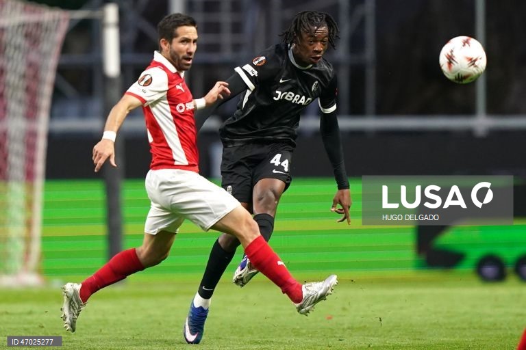Um golo de Mario Dorgeles aos 90+2 minutos permitiu hoje ao Sporting de Braga adiantar-se ao Friburgo na corrida à final da Liga Europa de futebol, garantindo um triunfo em casa por 2-1, na primeira mão das meias-finais.