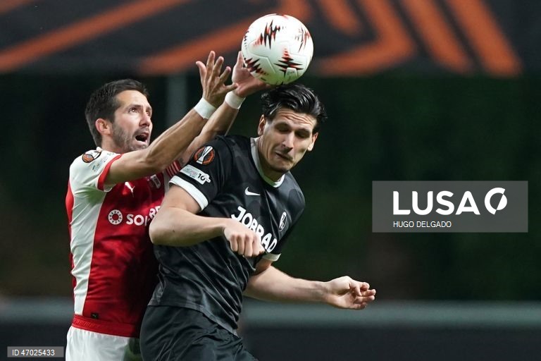 Um golo de Mario Dorgeles aos 90+2 minutos permitiu hoje ao Sporting de Braga adiantar-se ao Friburgo na corrida à final da Liga Europa de futebol, garantindo um triunfo em casa por 2-1, na primeira mão das meias-finais.