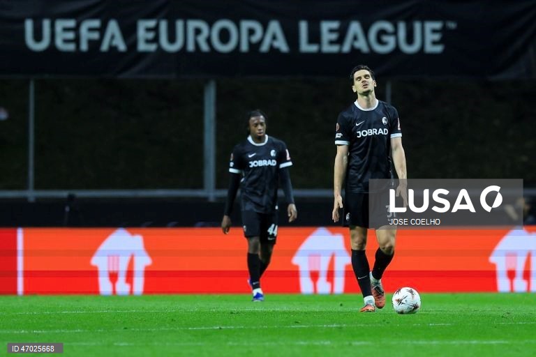 Um golo de Mario Dorgeles aos 90+2 minutos permitiu hoje ao Sporting de Braga adiantar-se ao Friburgo na corrida à final da Liga Europa de futebol, garantindo um triunfo em casa por 2-1, na primeira mão das meias-finais.